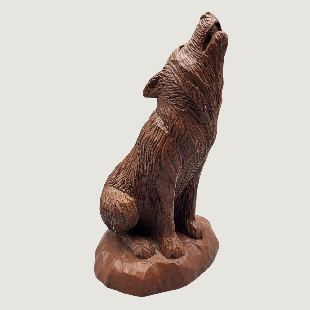 Red Mill Howling Wolf Figurine 1992 Pecan Shell Resin Sculpture Brown